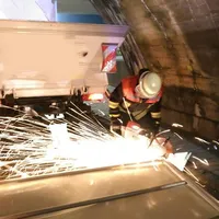 lkw_in_brucke.jpg